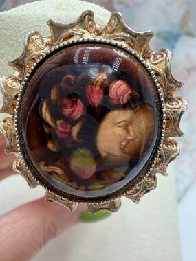 Vintage Portrait Scar Clip Slide
